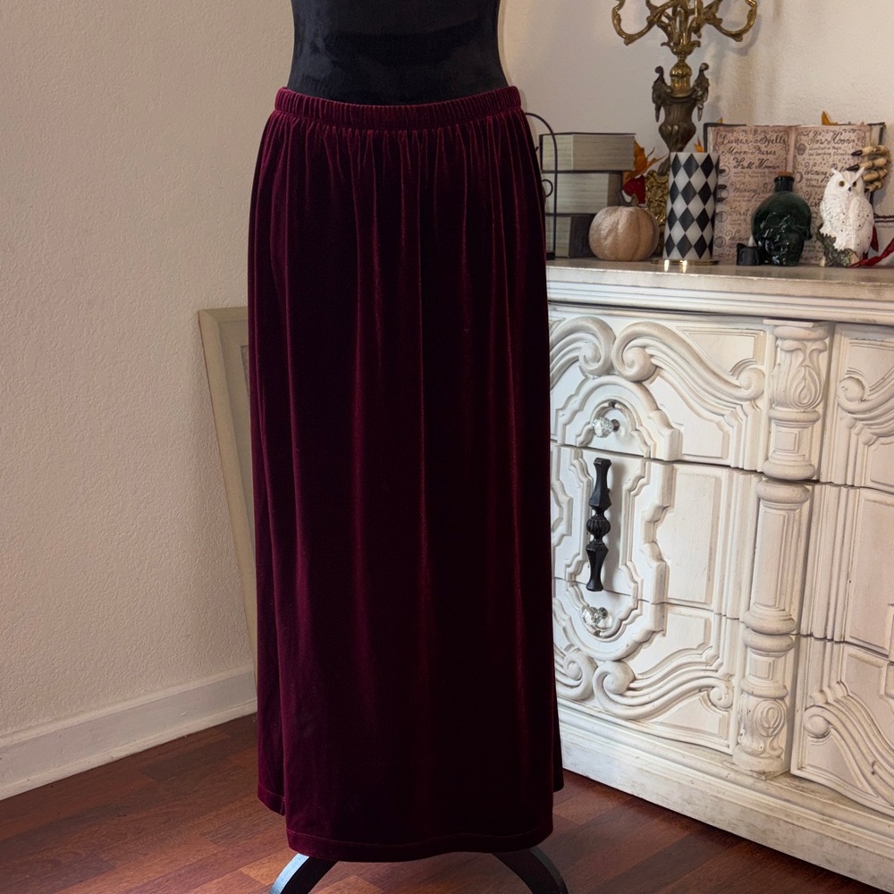Elegant Burgundy Velvet Skirt